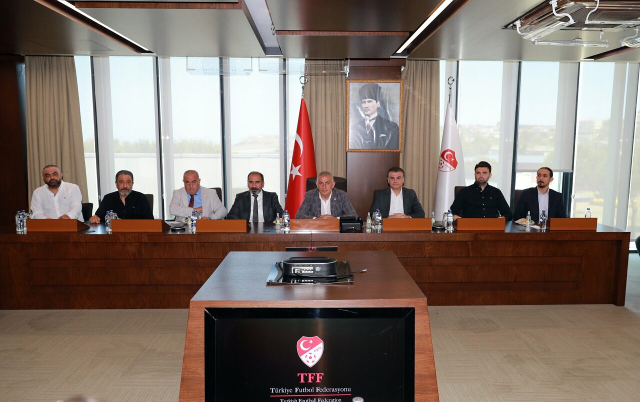 Bursaspor’un da yer aldığı 2. Lig’den yeni sezonda 4 takım mı çıkacak? Bursaspor’un da yer aldığı 2. Lig’den yeni sezonda 4 takım mı çıkacak?