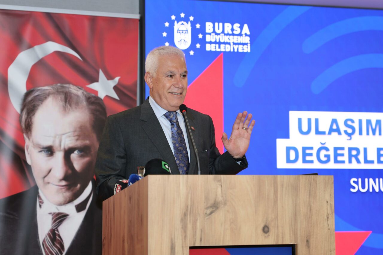 Mustafa Bozbey en çok konuşulan Büyükşehir Belediye Başkanları listesinde zirveye yaklaştı