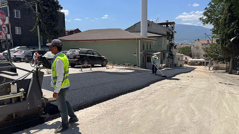 Bursa’nın bu ilçesinde asfalt mesaisi Bursa’nın bu ilçesinde asfalt mesaisi