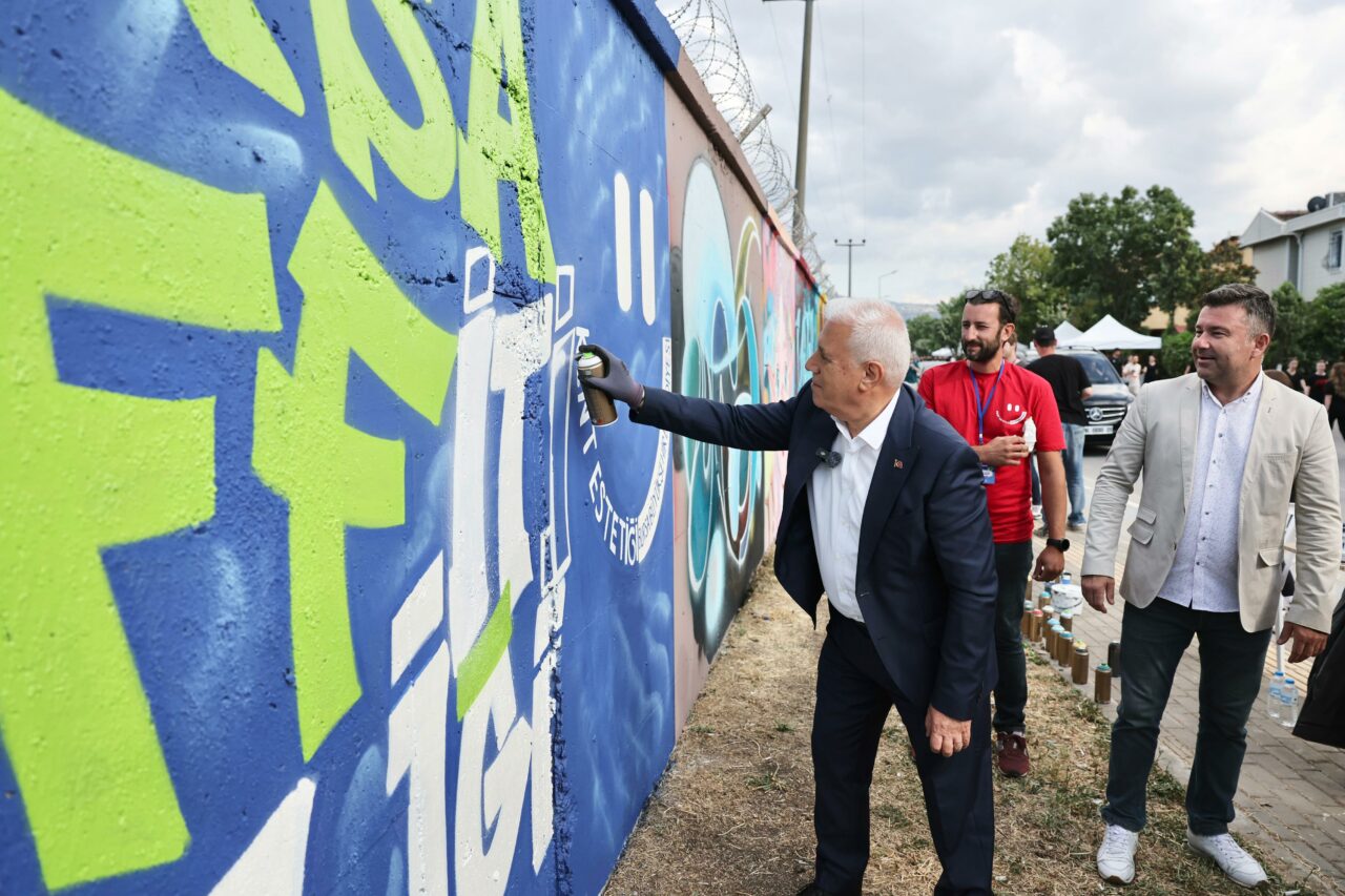 Bursa’nın duvarları boyandı: Graffiti şenliği kente renk kattı
