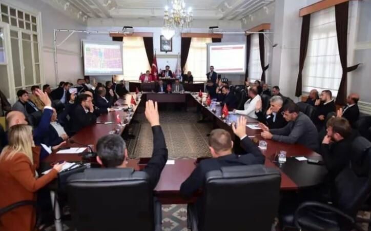 Olay Gazetesi Yazarı Ahmet Emin Yılmaz, Yenişehir Belediye Meclisi'nde alınan