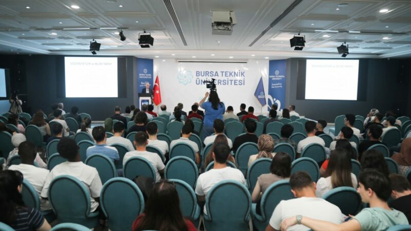 BTÜ Konuşmaları’nın 4. sezon finalinde ‘Medeniyetler ve Bilim Tarihi’ dersi Bursa Teknik Üniversitesi (BTÜ) öğrencilerini, alanında uzman kişilerle bir araya