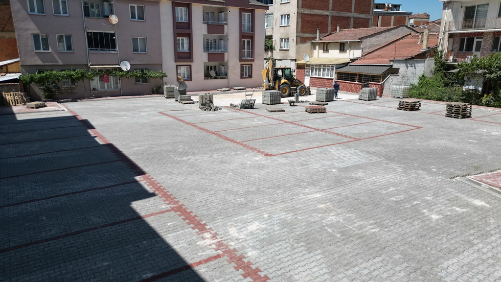 Bursa’nın o ilçesinde çıkmaz sokaklar ücretsiz otoparka dönüşüyor