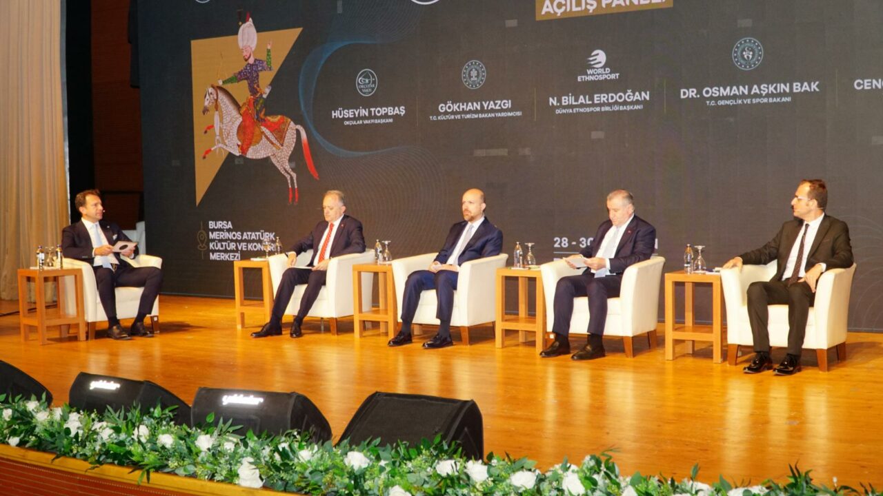 Bursa’da Türk Okçuluğu Çalıştayı; Dünya Etnospor Birliği Başkanı Bilal Erdoğan ve Bakan Bak da katıldı