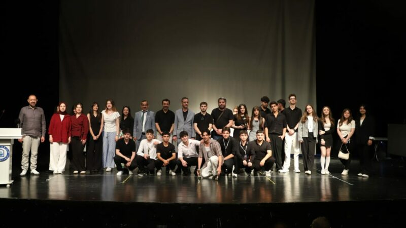 Yıldırım Ticaret Mesleki ve Teknik Anadolu Lisesi’nin kısa film ödülleri sahiplerini buldu Yıldırım Ticaret Mesleki ve Teknik Anadolu Lisesi, gelenekselleşen kısa film