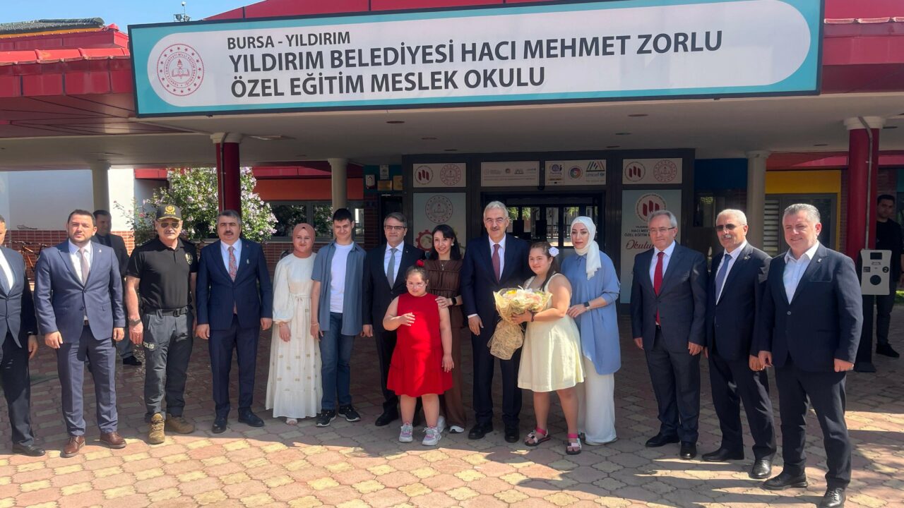 Bursa’da son ders zili çaldı: Karneler Vali ve Başkanlardan…