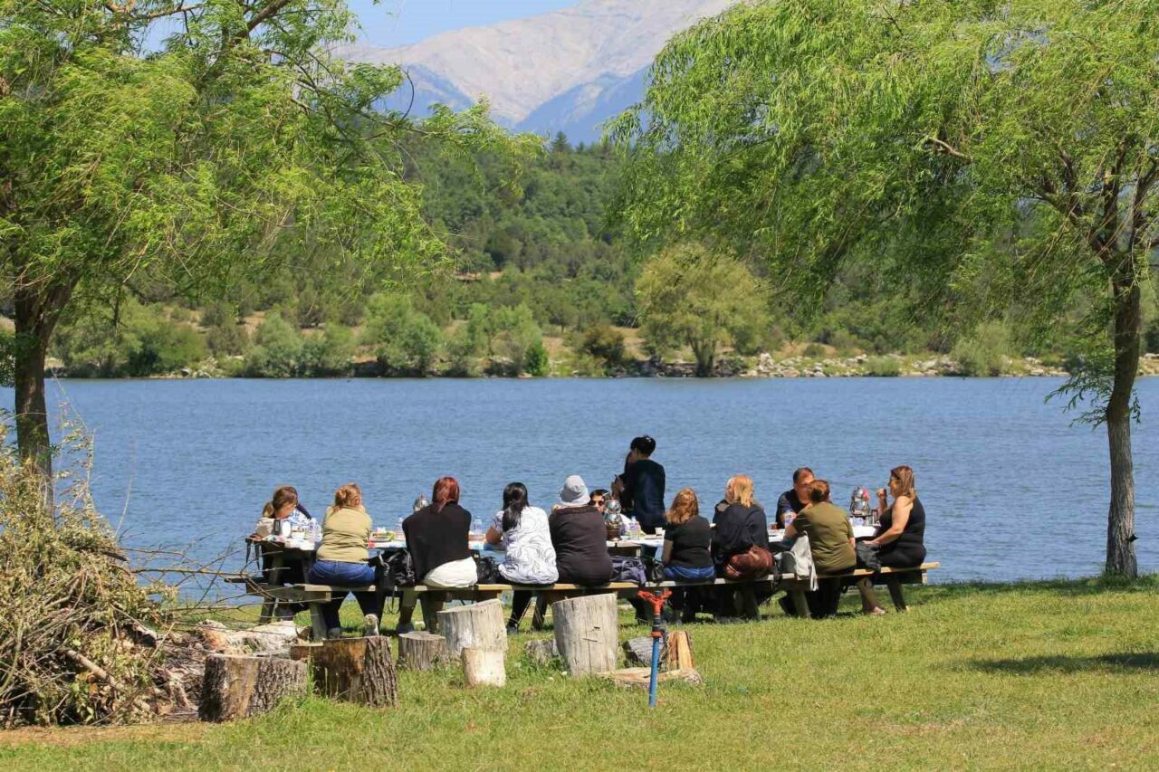 Bursa’da burayı gören hayran kalıyor! Babaannesinin tarlasına turistler akın ediyor Bursa’da burayı gören hayran kalıyor! Babaannesinin tarlasına turistler akın ediyor