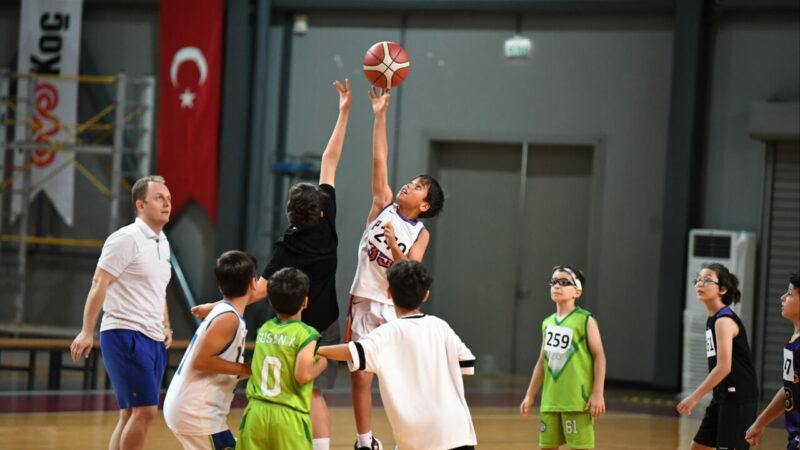 TOFAŞ Spor Kulübü’nde 2011-2015 arası doğumlu basketbolcu adaylarının katılımıyla 21