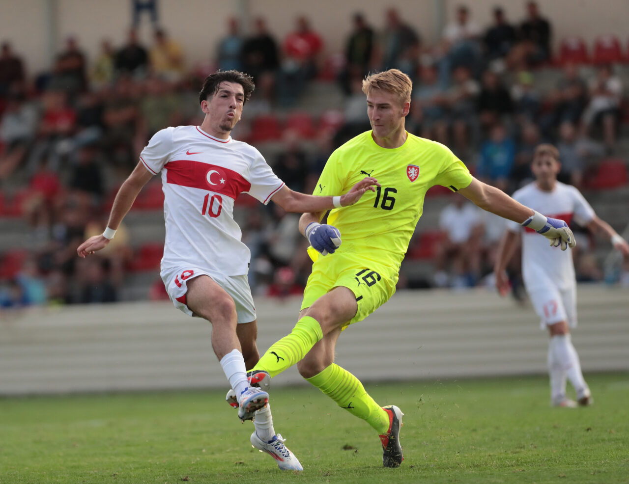 Bursaspor’a bir gurbetçi iddiası daha! Bursaspor’a bir gurbetçi iddiası daha!