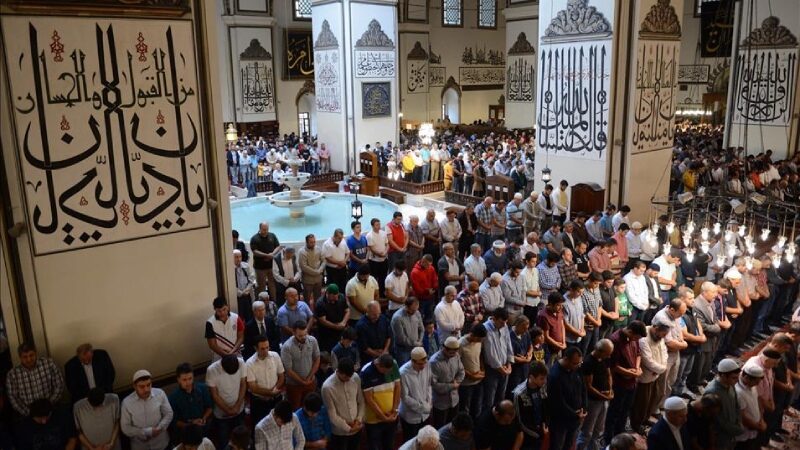 Bursa’da bayram namazı saat kaçta? İşte ilçe ilçe bayram namazı saatleri Kurban Bayramı namazı, Bursa'da 06.13'te kılınacak.