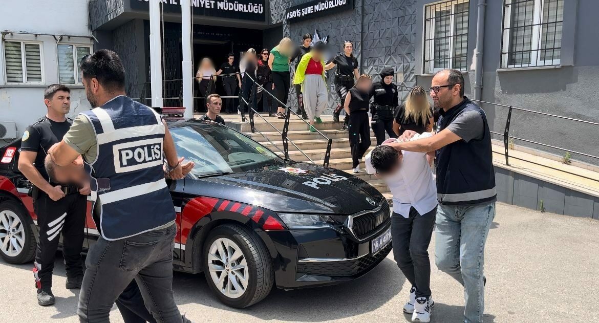 Bursa merkezli 3 ilde fuhuş operasyonu! Çok sayıda gözaltı var