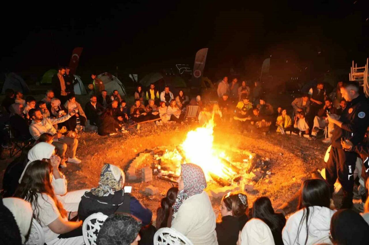Bursa Yenişehir’de Gençlik Kampı’na yoğun ilgi Bursa Yenişehir’de Gençlik Kampı’na yoğun ilgi