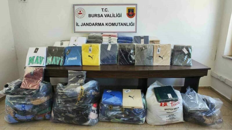 Bursa’da 2 milyon liralık kaçak kıyafet operasyonu Bursa’nın İnegöl ilçesinde jandarma ekipleri tarafından gerçekleştirilen operasyonda, kaçak yollarla