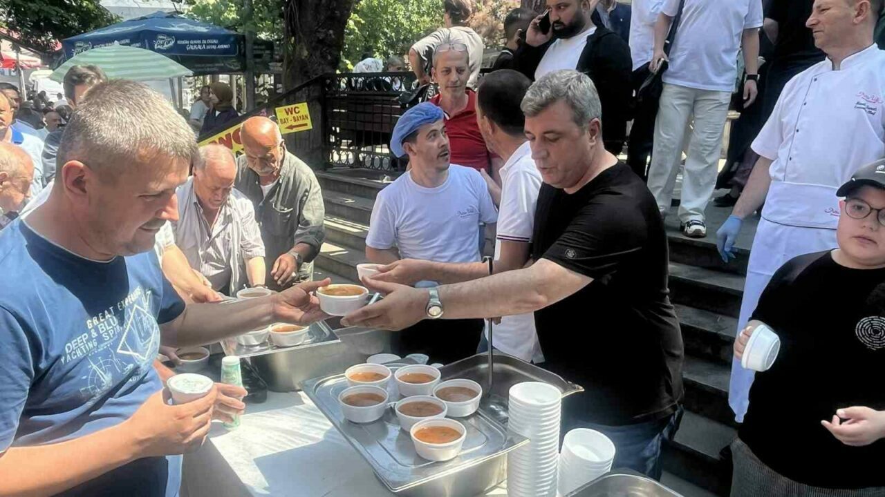 Bursa’da asırlık gelenek: Binlerce kişi bunu içmek için kuyruğa girdi