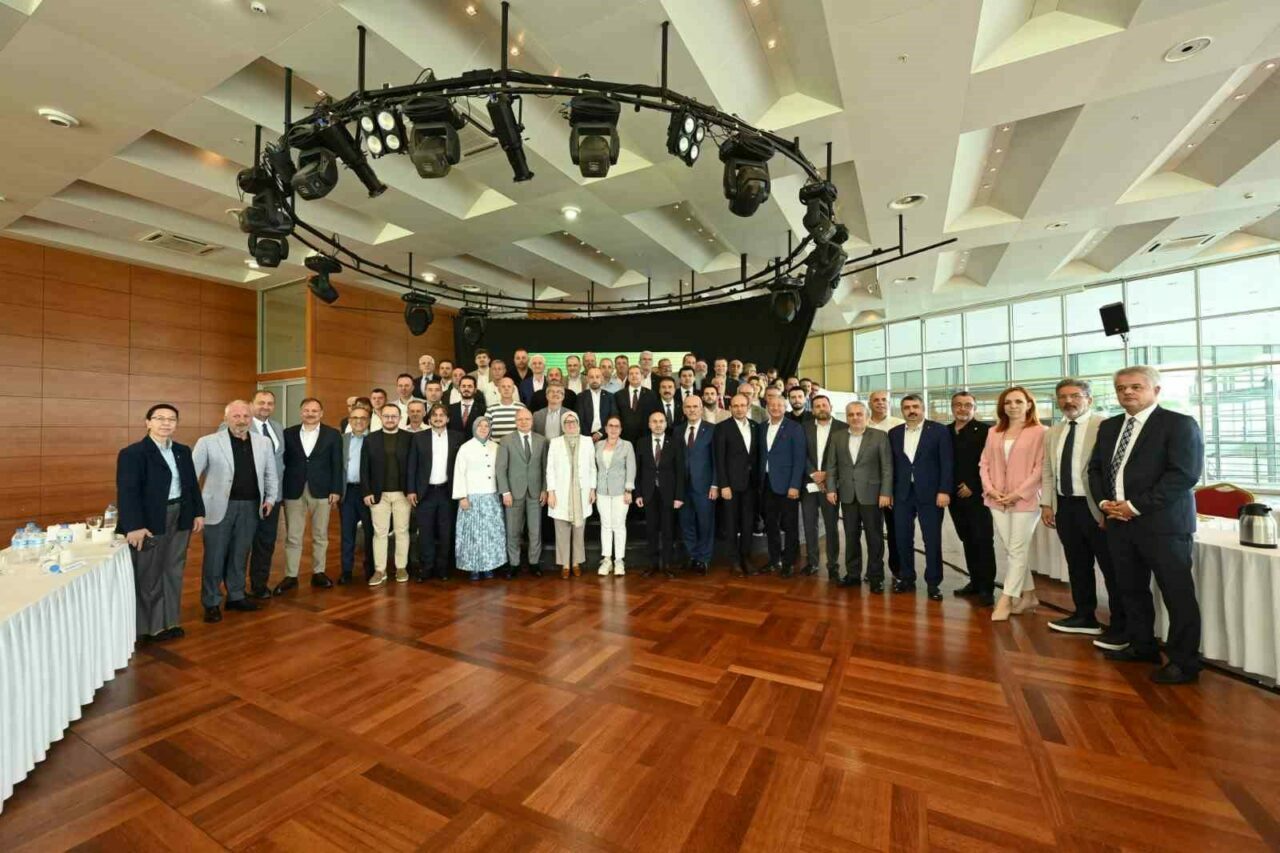 Bursa’da Balkan camiası bir sofrada buluştu Bursa’da Balkan camiası bir sofrada buluştu