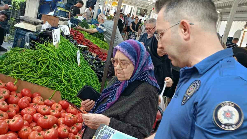 Bayram öncesi sıkı denetim! Bursa Polisi tek tek uyardı Bayram öncesi sıkı denetim! Bursa Polisi tek tek uyardı
