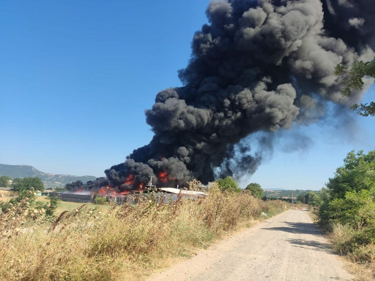 Bursa’da peş peşe yangınlar! Şimdi de fabrika…