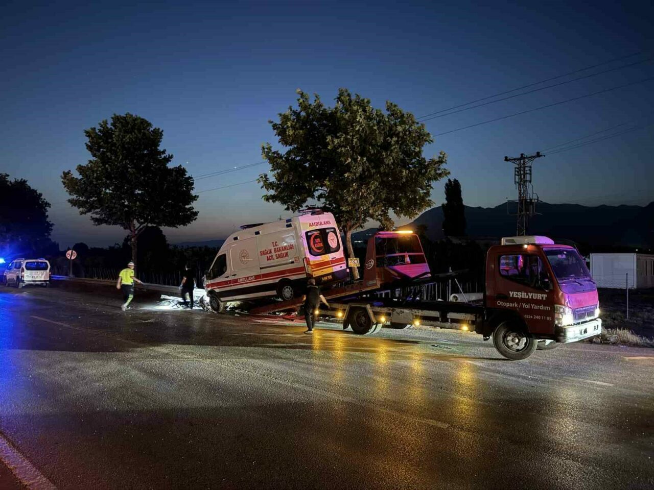 Bursa’da can pazarı: Ambulans ile otomobil çarpıştı