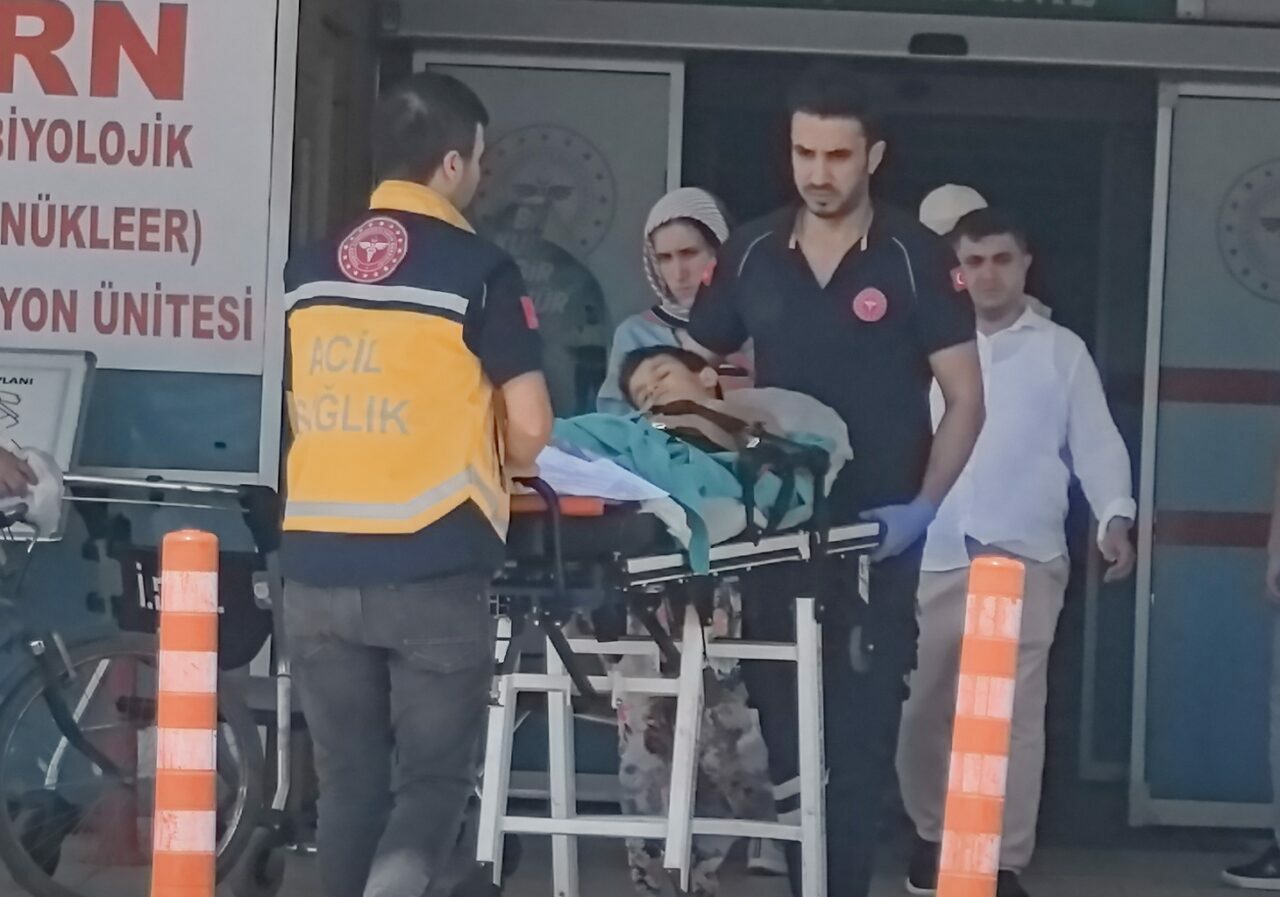 Bursa’da feci olay; Bıçağın üzerine düşen 7 yaşındaki çocuk ağır yaralandı