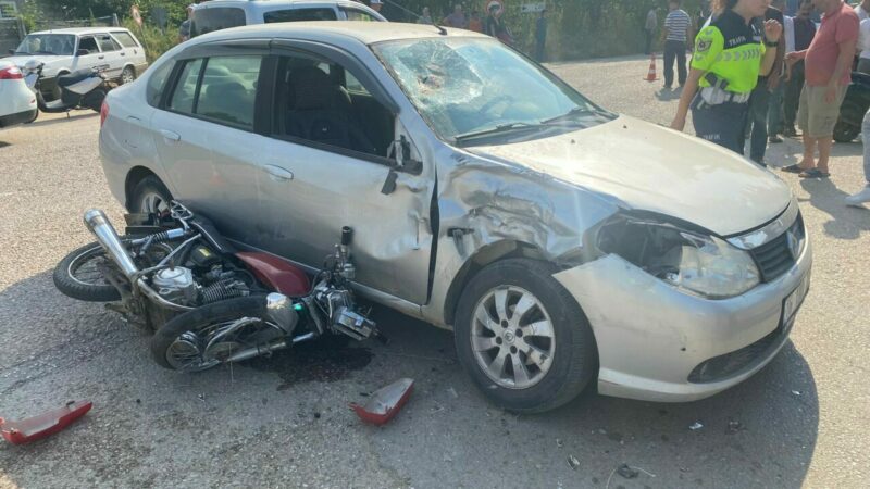 Bursa’da iki arkadaşın talihsiz kazası Bursa'nın İnegöl ilçesinde otomobile çarpan motosikletin sürücüsü Yiğit K. (16)