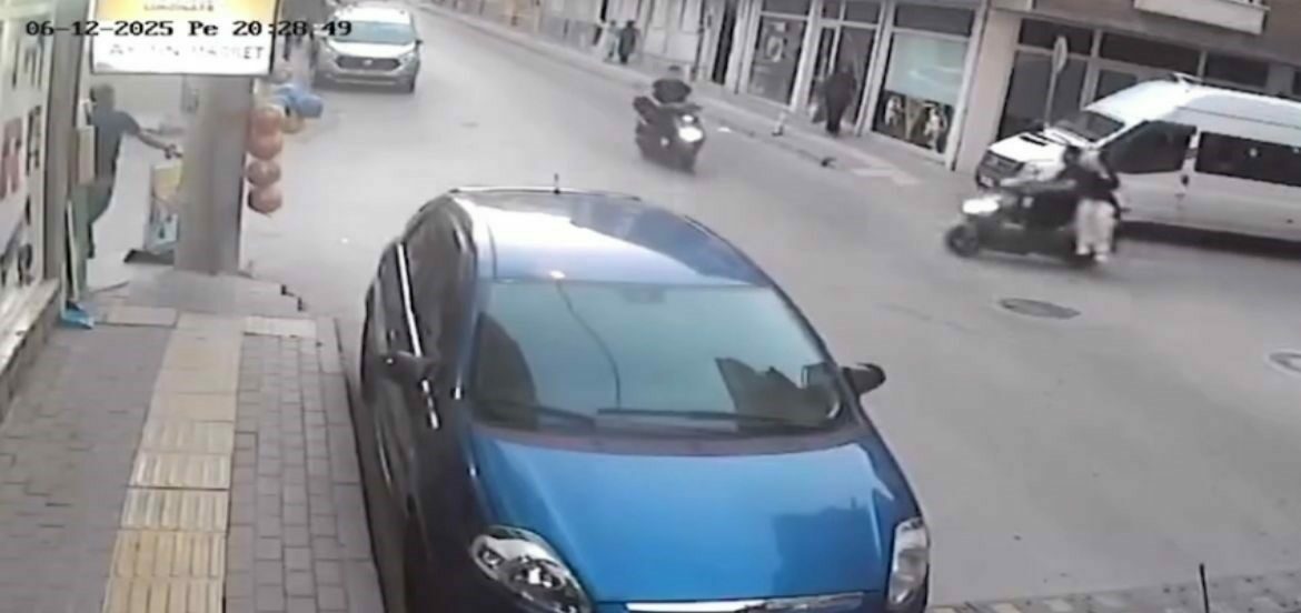 Bursa’da iki motosiklet çarpıştı: Feci anlar kamerada Bursa’da iki motosiklet çarpıştı: Feci anlar kamerada