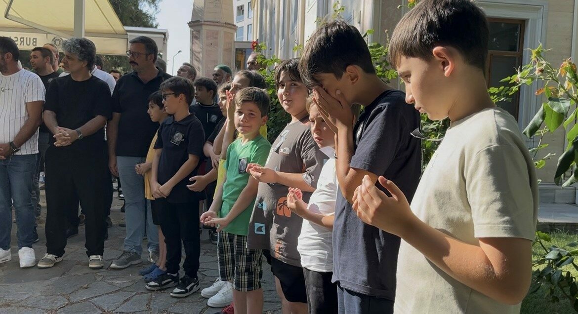 Bursa’da karne günü görevi başında fenalaşan öğretmen hayatını kaybetti