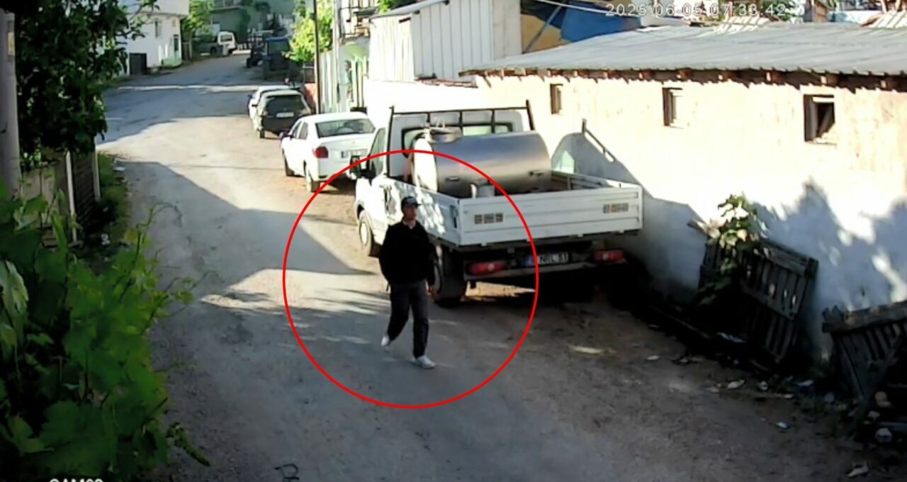 Bursa’da kayıp Burak için seferberlik! Son görüntüleri ortaya çıktı Bursa’da kayıp Burak için seferberlik! Son görüntüleri ortaya çıktı