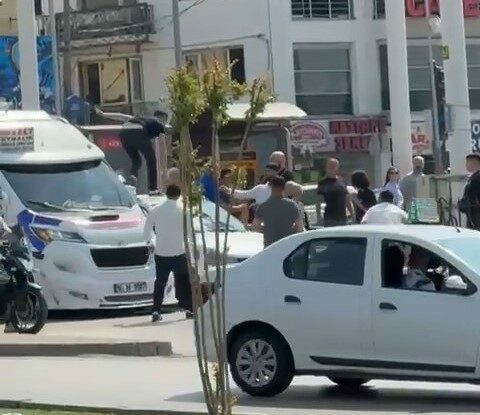 Bursa’da Kent Meydanı boks ringine döndü Bursa’da Kent Meydanı boks ringine döndü