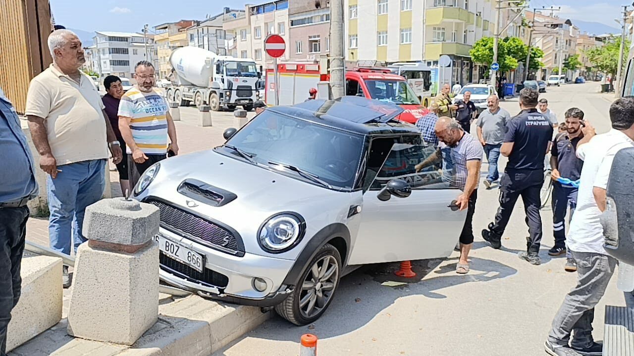 Bursa’da korkutan kaza: Direksiyon başında nöbet geçirdi
