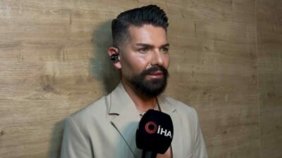 Bursa’da sahne alan Mehmet Çevik’ten Mehmet Ali Erbil’e gönderme