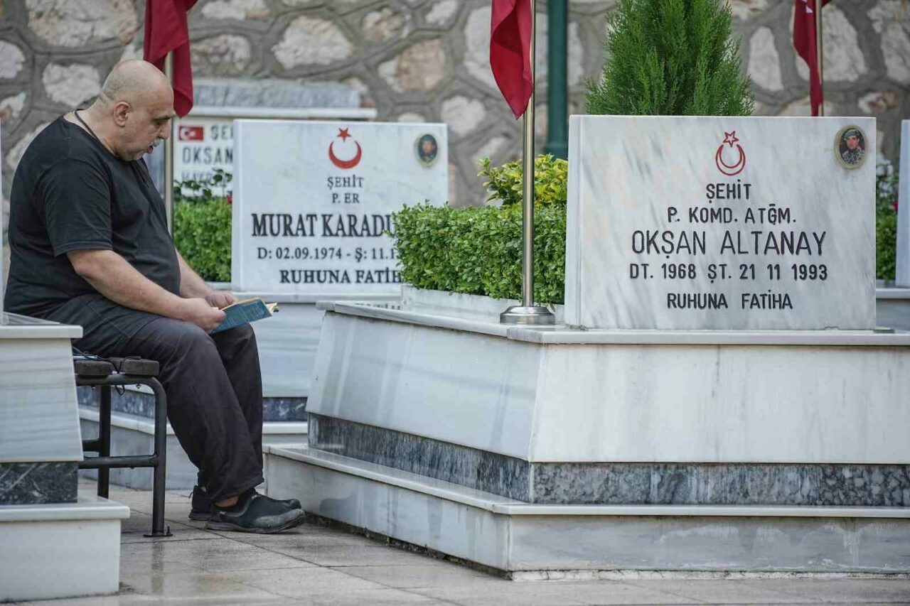 Bursa’da şehitlikte buruk bayram