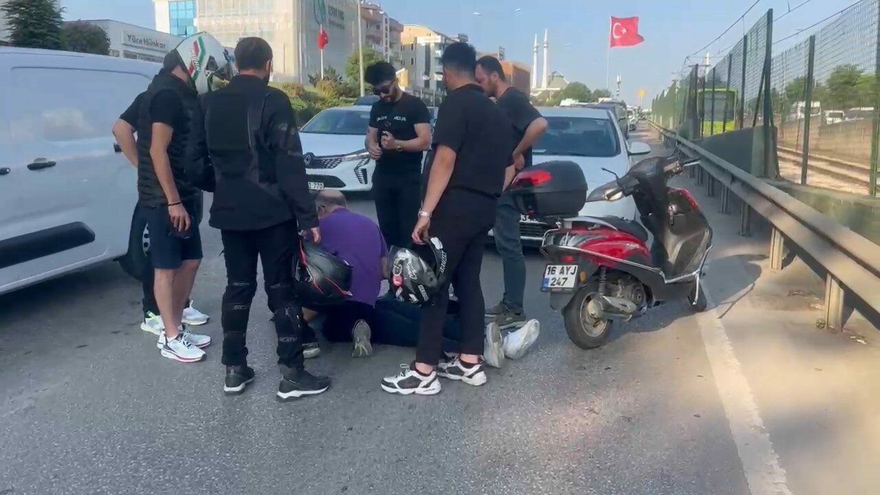 Bursa’da trafik karıştı: Motosikletler birbirine girdi