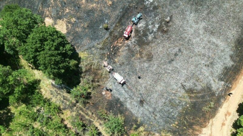 Bursa'nın Kestel ilçesinde tarlada çıkan yangın, ekiplerin zamanında müdahalesiyle kontrol