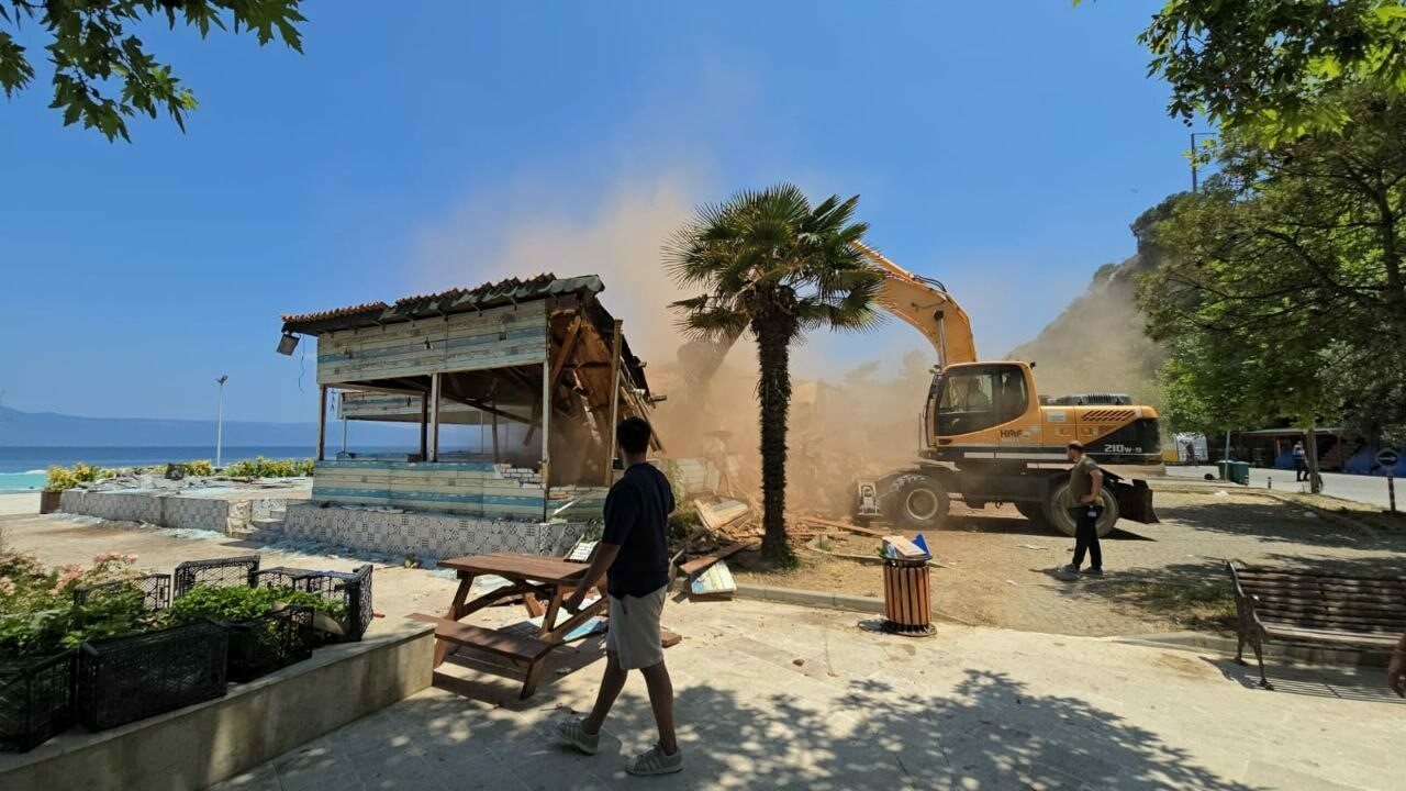 Bursa’nın turistik bölgesinde 4 kafe yıkıldı