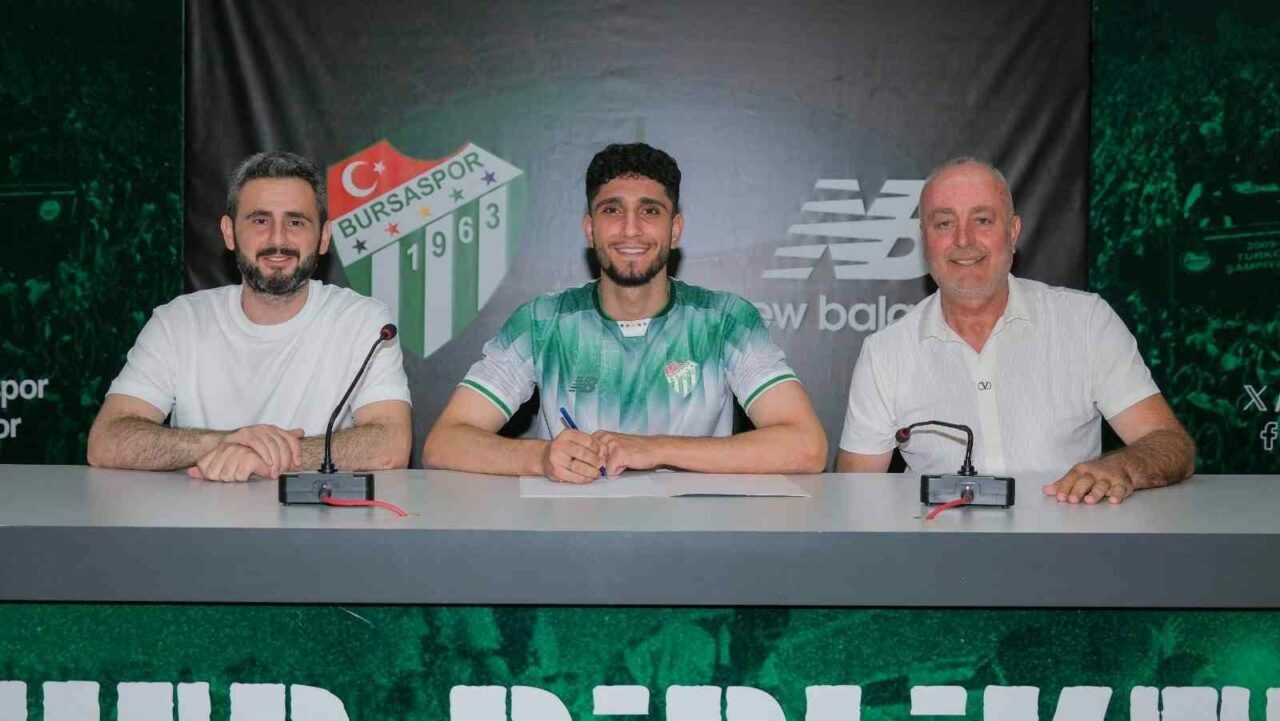 Bursaspor’un yeni transferi imzaladı! Bursaspor’un yeni transferi imzaladı!