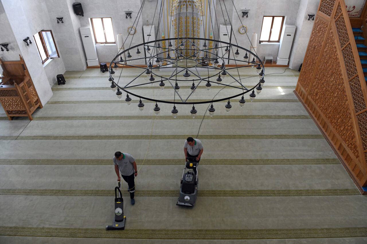 Osmangazi’deki camiler bayrama hazır