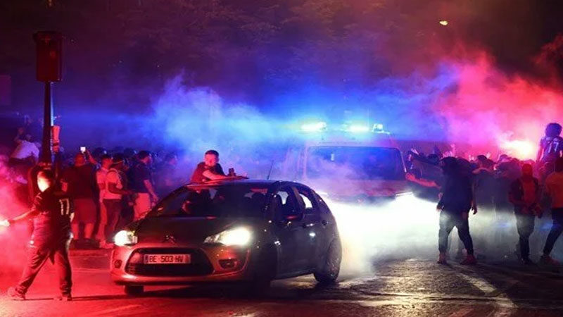 PSG şampiyon oldu, Fransa’da sokaklar karıştı PSG, Inter'i 5-0 mağlup ederek Şampiyonlar Ligi şampiyonu oldu. Fransa'da