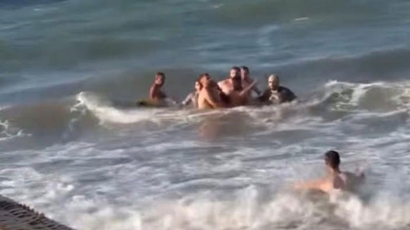 Bursa’da korku dolu anlar: Boğulmak üzere olan genci vatandaşlar kurtardı Bursa’da korku dolu anlar: Boğulmak üzere olan genci vatandaşlar kurtardı