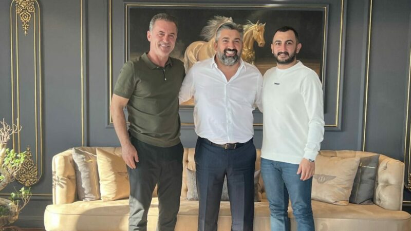 Bursaspor’un eski hocası 1.Lig’e imza attı Bursaspor'un eski teknik adamlarından Tahsin Tam, 1.Lig ekibi Arca Çorum