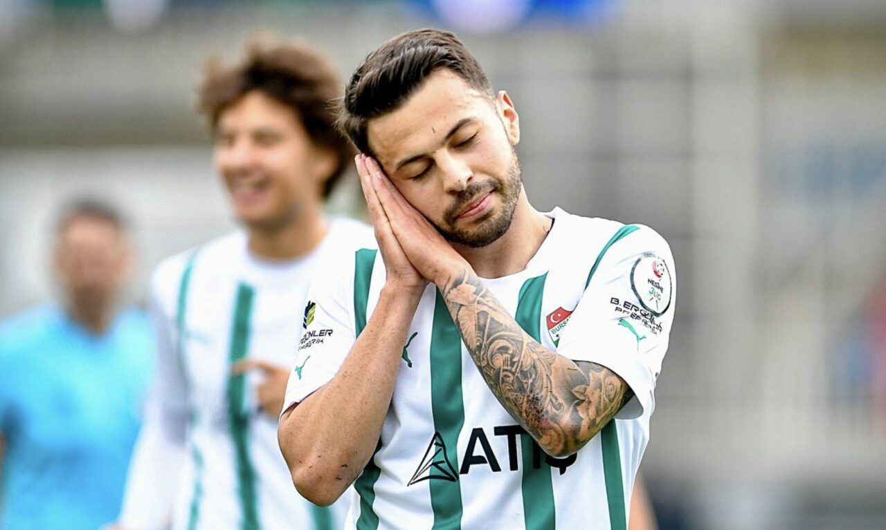 Bursaspor’da bir ayrılık daha!