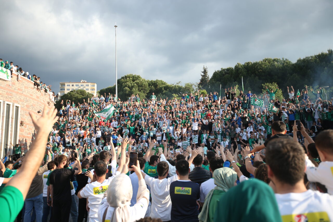 Bursaspor yıldönümünü kutladı, Bursa alev aldı!