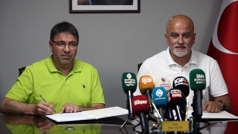 Bursaspor'un pilot takımı Nilüfer FK ile resmi sözleşmeye imza atan