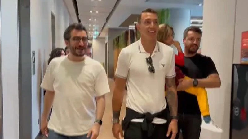 Muslera’dan Türkiye’ye veda Galatasaray efsanesi Uruguaylı file bekçisi Fernando Muslera, ailesiyle birlikte Türkiye'den
