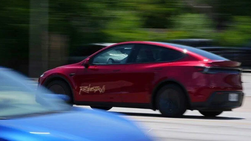 Elon Musk’ın “on yıllık emeği” olarak tanıttığı Robotaxi’ler ilk test