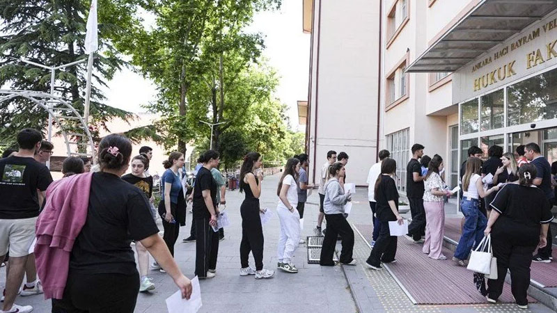 Üniversite yolunda ikinci gün: Sıra şimdi AYT sınavında