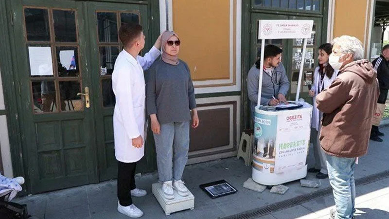 Sağlık Bakanlığı, 'İdeal Kilonu Öğren Sağlıklı Yaşa' kampanyası kapsamında 10-23