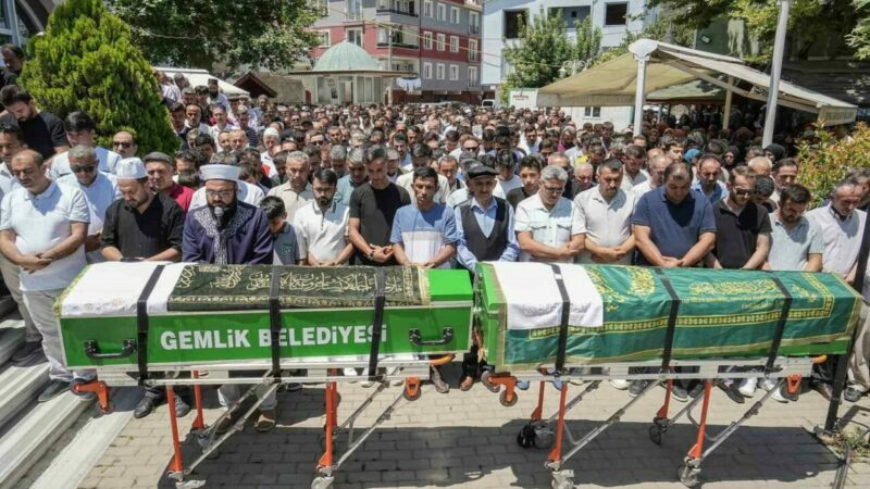 Bursa’da gözyaşlarıyla veda! İki kuzen yan yana uğurlandı İznik Gölü’nde serinlemek isterken boğulan kuzenler Berat Anıl Yılmaz (9)