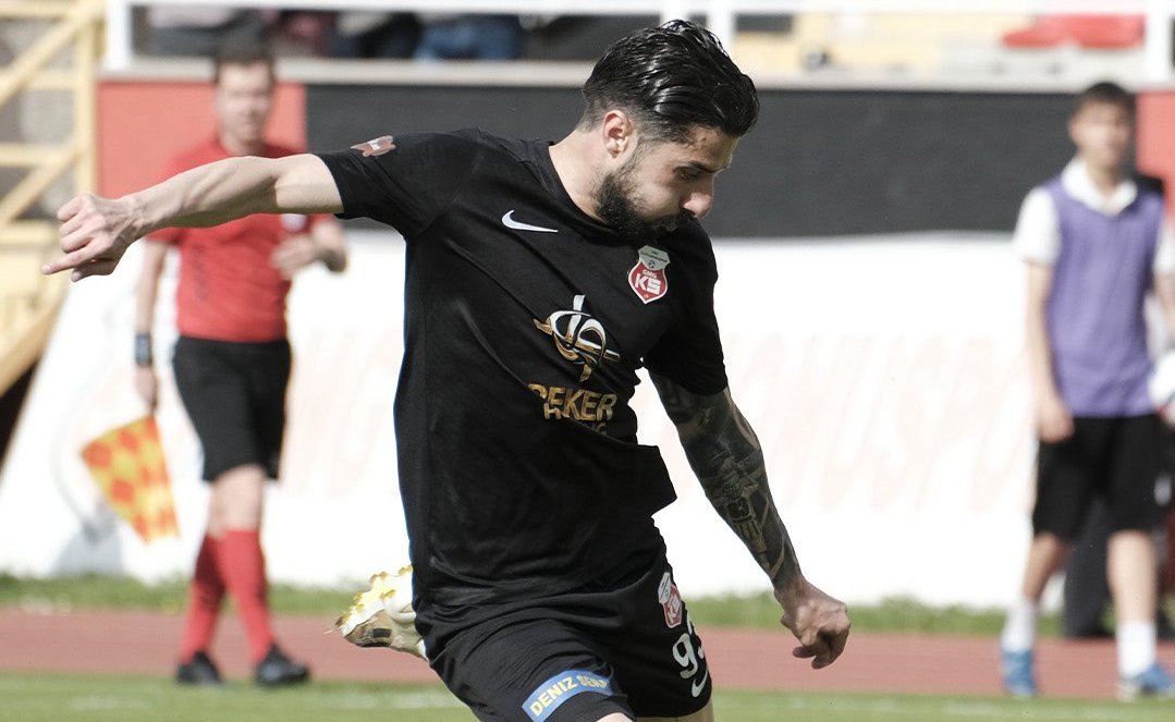 Adem Çağlayan’ın eski öğrencisi Bursaspor’a mı geliyor? Adem Çağlayan’ın eski öğrencisi Bursaspor’a mı geliyor?