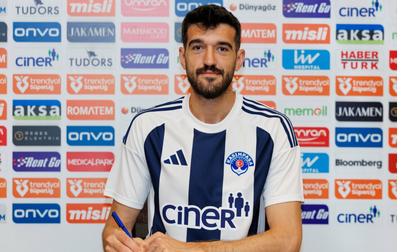 Bursaspor’un eski golcüsü Süper Lig’e imza attı Bursaspor’un eski golcüsü Süper Lig’e imza attı