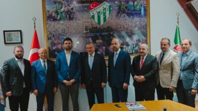 Gençlik ve Spor Bakanı Bak ile Bilal Erdoğan’dan Bursaspor’a ziyaret; Erdoğan kombine aldı…
